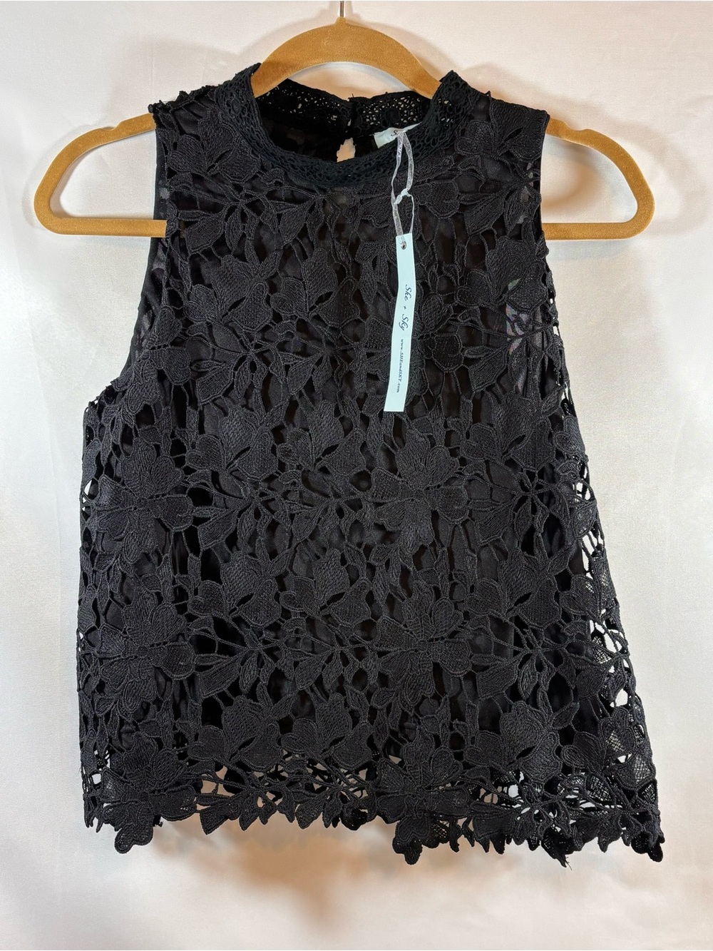 She + Sky Black Floral Lace crochet Sleeveless tank top NWT women’s M
